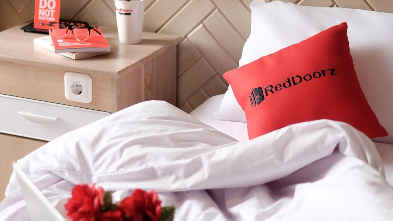 Reddoorz Ruby Star Hotel Truong Dinh Ho Chi Minh City Exterior photo